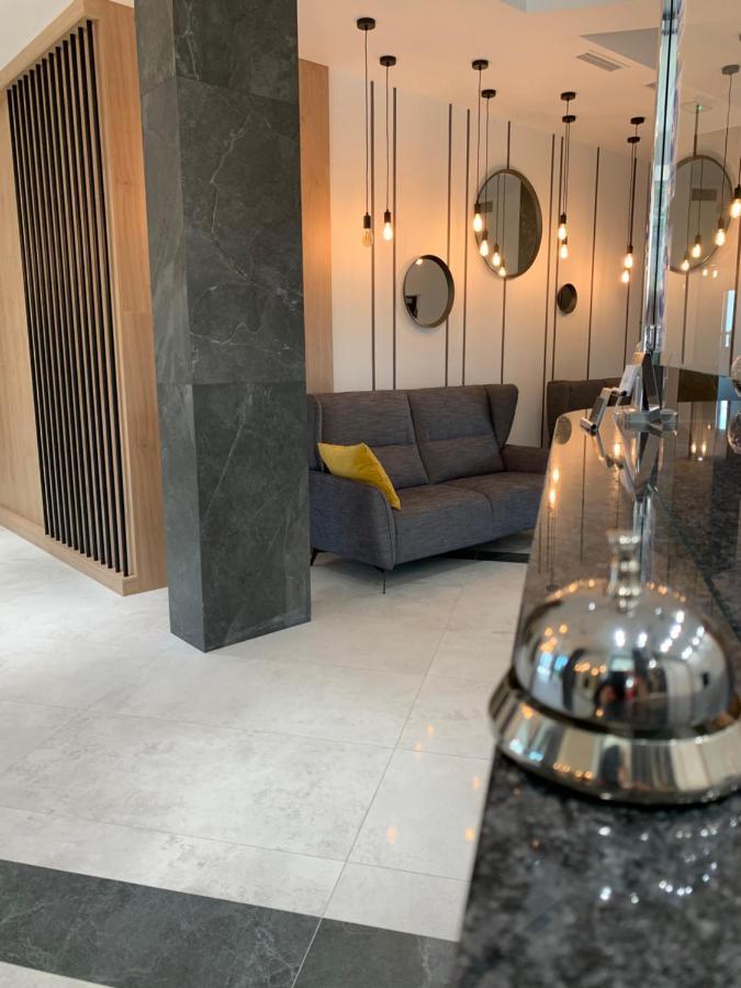 Hotel Coliber Klobuck Kültér fotó